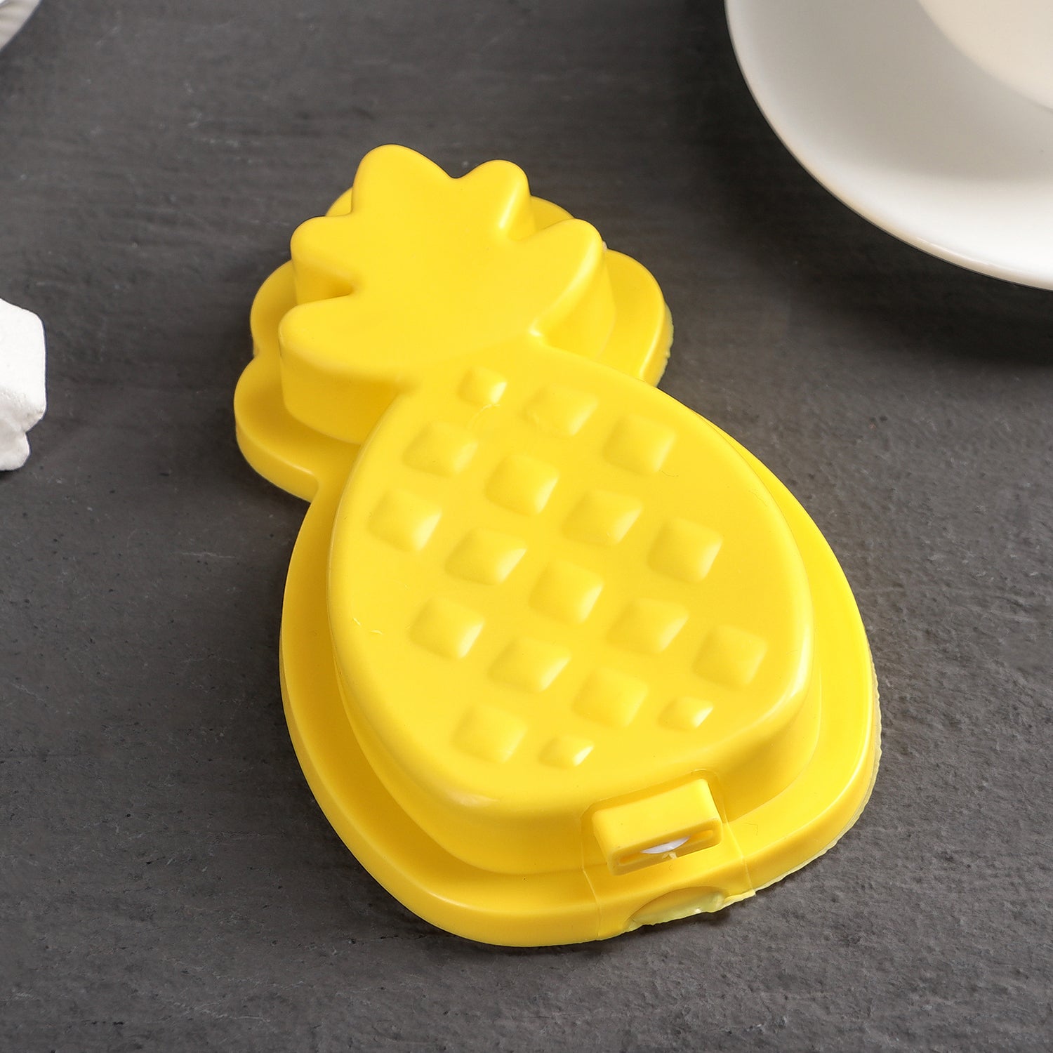 7171 Durable Pineapple Shape Ice Candy Cream Mould Silicone Popsicle Mold Ice Pop DIY Kitchen Tool Ice Molds DeoDap 7171 Durable Pineapple Shape Ice Candy Cream Mould Silicone Popsicle Mold Ice Pop DIY Kitchen Tool Ice Molds DeoDap